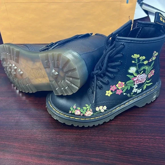 Dr. Martens boots - Picture 3 of 5